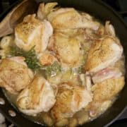 Chicken with 40 cloves of garlic in a pot